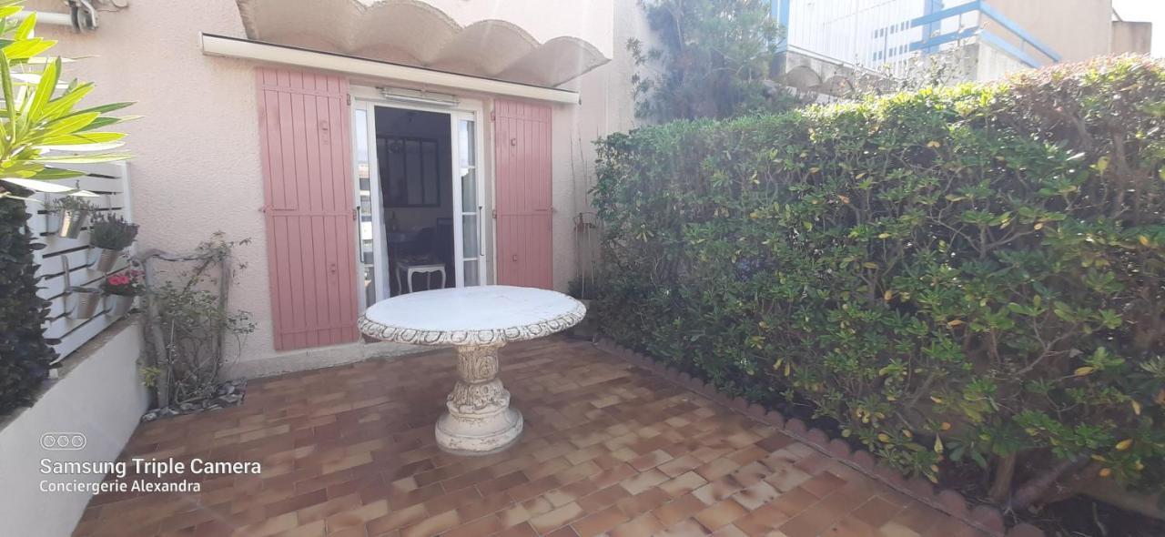 Villa Aux Capellans Sur La Marina Pour 4 Personnes - Vue Marina - Parking - Plage A 5 Min A Pied Saint-Cyprien  Exterior photo